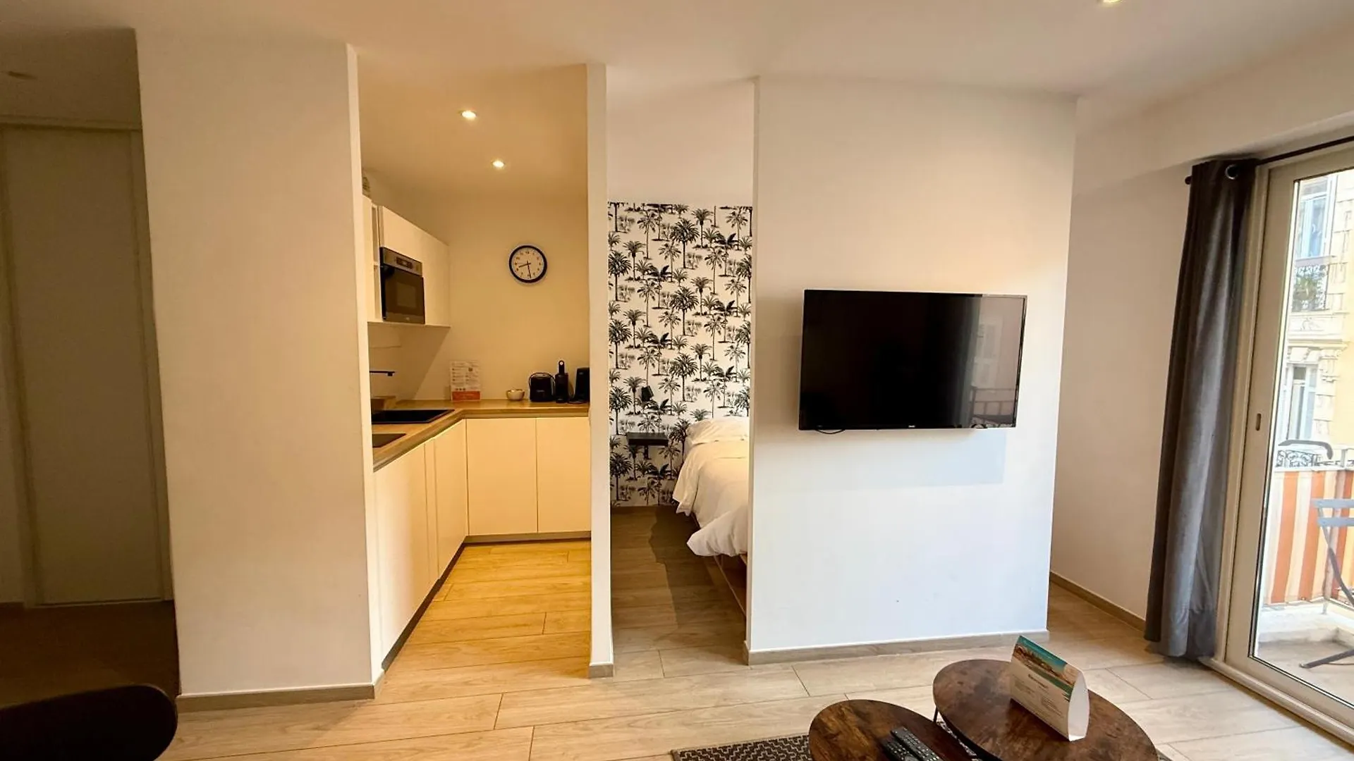 Beau studio neuf situé au centre Cannes 0*,