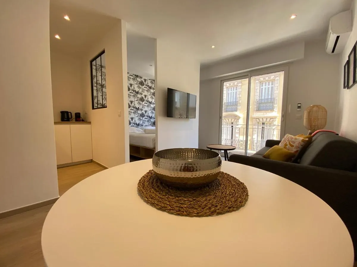 C001-Beau Studio Neuf Situe Au Centre Cannes