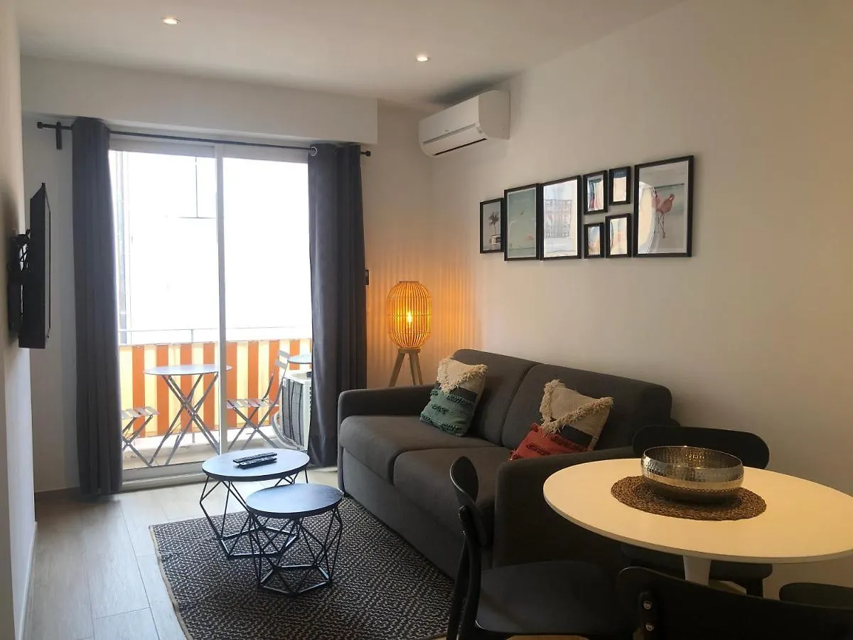 C001-Beau Studio Neuf Situe Au Centre Cannes